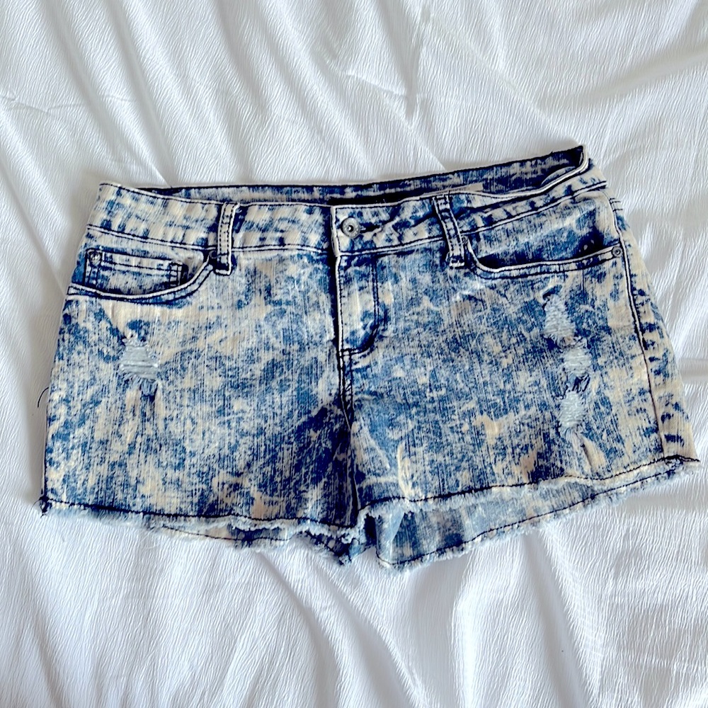 Distressed Acid Wash Strech Denim Shorts